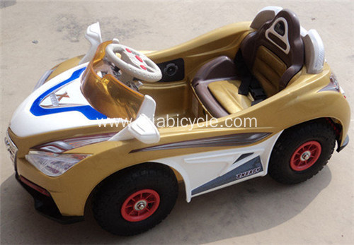 ជិះលើឡានដែលមានតន្រ្តី